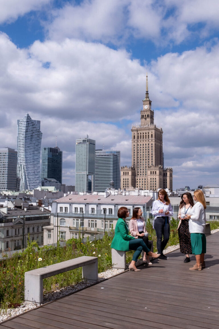Praca w podróży – jak korzystać z coworkingu będąc w delegacji?